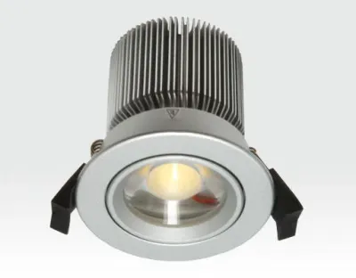 10W LED Spot silber klar Warm Weiß dimmbar / 650lm IP44 230VAC