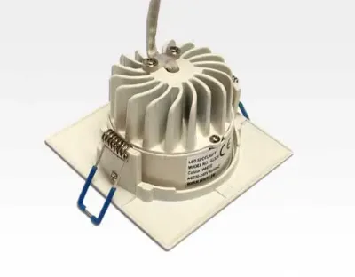 3W LED Einbau Spotleuchte weiß quagratisch Warm Weiß / 2700-3200K 180lm 230VAC IP44 65Grad — Bild 3